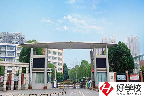 長(zhǎng)沙博雅衛(wèi)生中等專業(yè)學(xué)校的學(xué)費(fèi)標(biāo)準(zhǔn)是多少？
