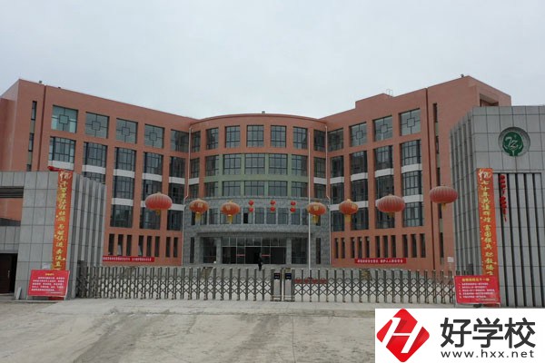 花垣縣職業(yè)高級(jí)中學(xué)辦學(xué)條件好不好？有哪些特色？