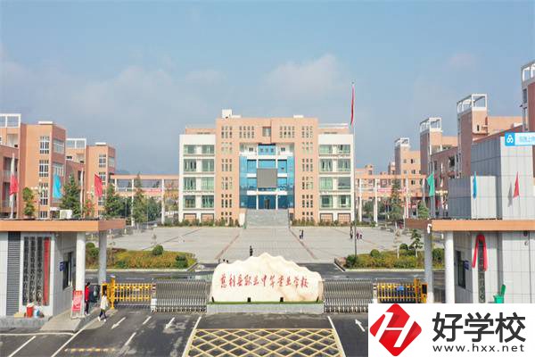想在慈利學計算機類專業(yè)可以選擇哪所中專？