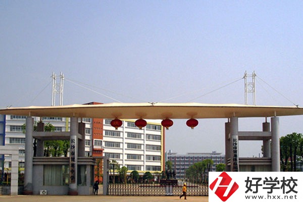 長沙市賀龍體育運動學(xué)校有哪些招生專業(yè)？