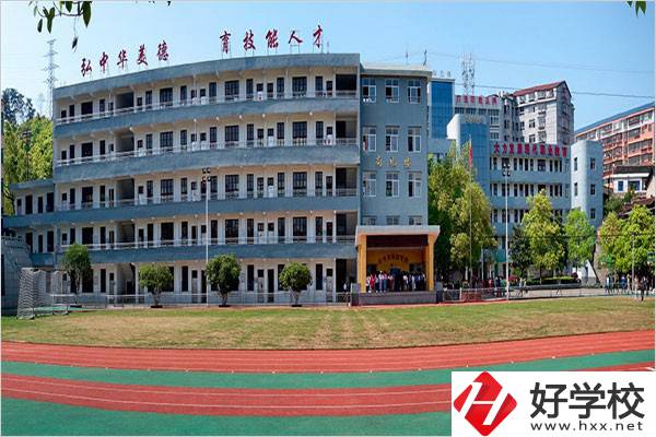 懷化市旅游學校是公辦的嗎？學費情況怎么樣？