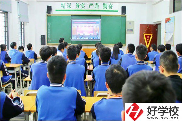 長沙華中涉外職業(yè)高中的商務(wù)日語專業(yè)怎么樣？學(xué)費(fèi)貴嗎？