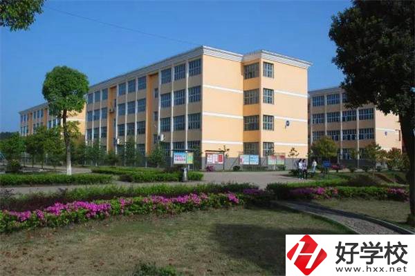 岳陽(yáng)平江共有幾所中專(zhuān)？學(xué)校辦學(xué)有特色嗎？
