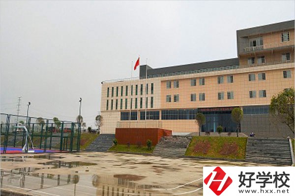 婁底市環(huán)宇中等職業(yè)技術(shù)學(xué)校有哪些辦學(xué)特色？