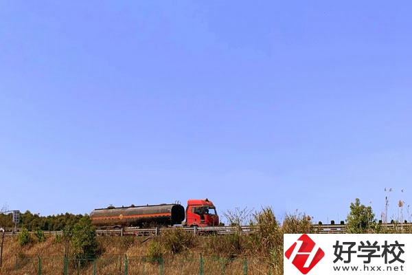 隆回湖湘職業(yè)中專學(xué)校值得學(xué)生報(bào)考么？