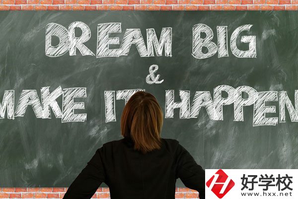 長沙鐵航職業(yè)中等技術(shù)學(xué)校有哪些專業(yè)？學(xué)費貴不貴？