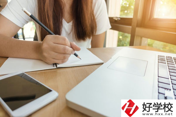 南岳區(qū)職業(yè)中等專業(yè)學校環(huán)境好不好，宿舍怎么樣？