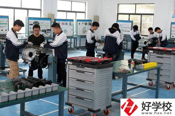 臨湘市職業(yè)中專學(xué)校學(xué)費(fèi)需要多少？有沒(méi)有資助政策？