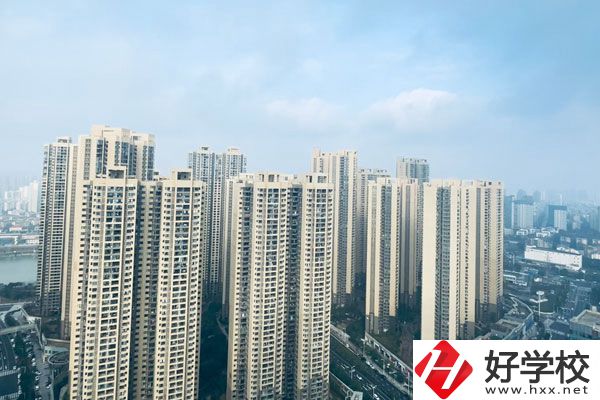 株洲南方航空高級(jí)技工學(xué)校空乘專業(yè)怎么樣？