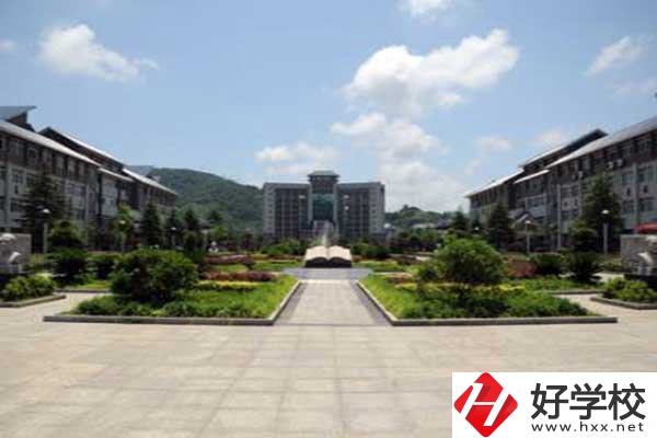 湘西州經(jīng)濟(jì)貿(mào)易學(xué)校開(kāi)設(shè)了哪些專業(yè)？學(xué)費(fèi)是多少？