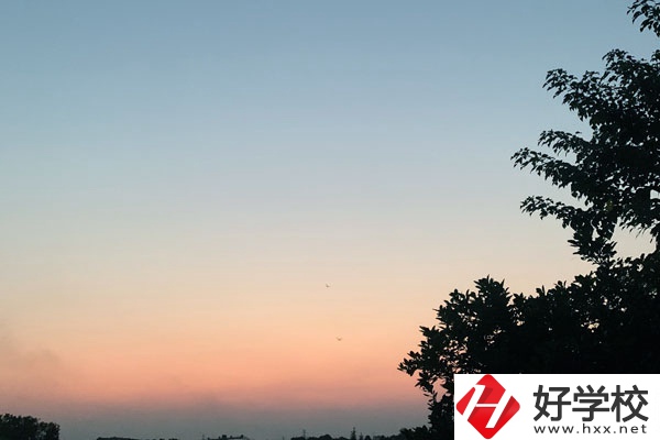 湖南有可以學(xué)口腔醫(yī)學(xué)的中專學(xué)校嗎？要求有哪些？
