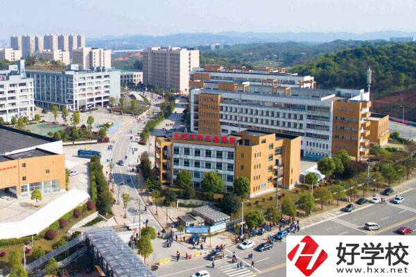 長(zhǎng)沙汽車工業(yè)學(xué)校收費(fèi)水平怎樣，如何收取費(fèi)用？