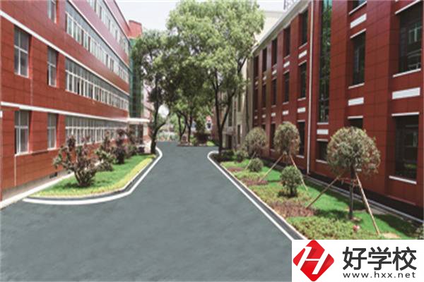 在婁底有開設(shè)航空專業(yè)的職校嗎？學(xué)航空專業(yè)有前途嗎？