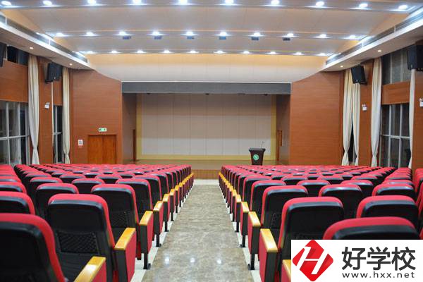 常德女子外語(yǔ)學(xué)校有哪些專業(yè)，就業(yè)前景如何？