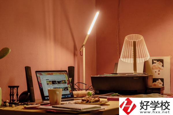 寧遠(yuǎn)縣九峰職業(yè)中專學(xué)校好不好？宿舍怎么樣？