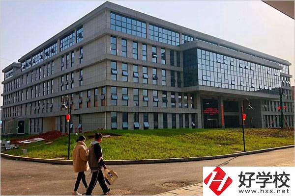 株洲市工業(yè)中專學(xué)校有什么專業(yè)？