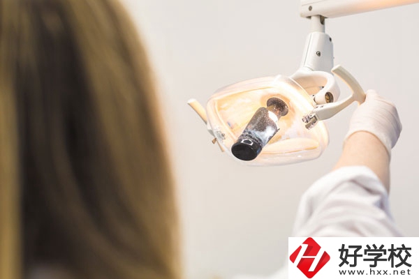 核工業(yè)衛(wèi)生學(xué)校護(hù)理專業(yè)值得學(xué)嗎？有沒(méi)有前途？
