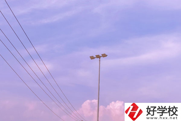 婁底市工貿(mào)職業(yè)中專學(xué)校怎么樣？