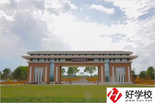 怎么去郴州思科中等職業(yè)學(xué)校？交通方便嗎？