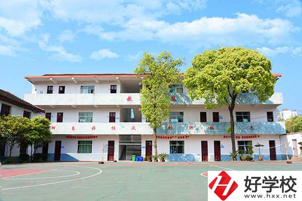 懷化有學(xué)舞蹈的中專學(xué)校嗎？招生人數(shù)多嗎？