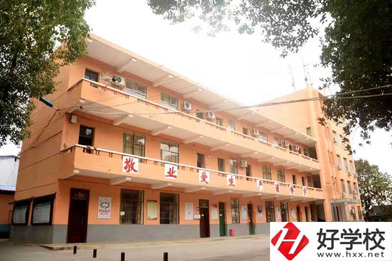 邵陽騰爵職業(yè)中專學校怎么樣？是軍事化管理嗎？