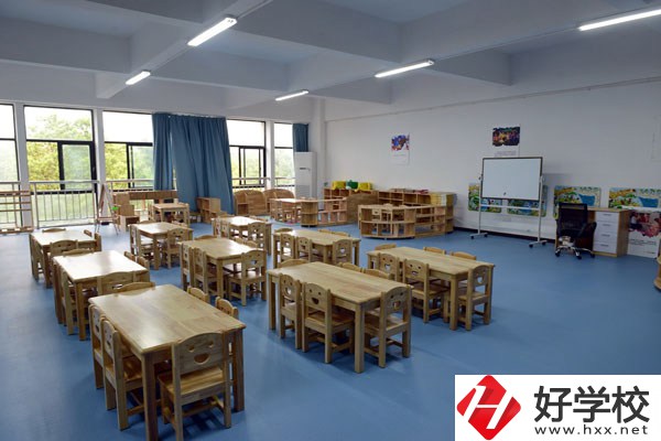 在湘潭工業(yè)貿(mào)易中專里能學哪些專業(yè)？就業(yè)方向是什么？