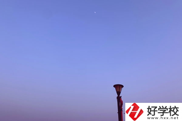 張家界旅游職業(yè)學校校園環(huán)境怎么樣？