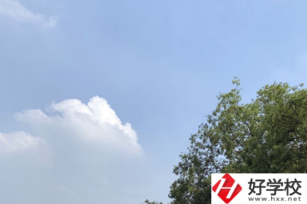 耒陽(yáng)市第二職業(yè)技術(shù)學(xué)校設(shè)施設(shè)備怎么樣？