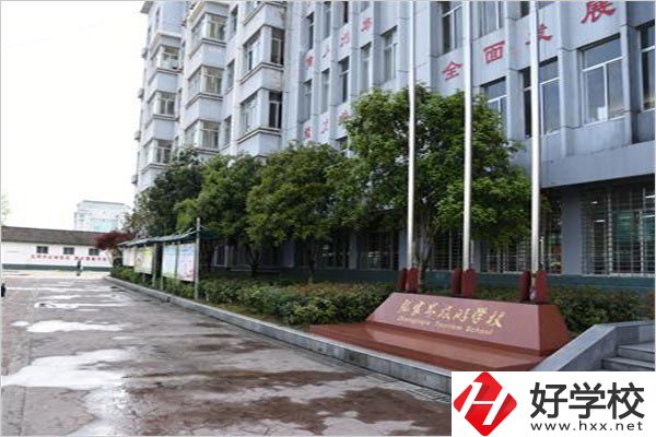 張家界旅游學(xué)校是湖南省重點(diǎn)學(xué)校嗎？