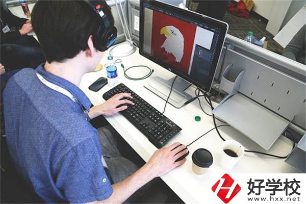 湖南初中生讀職校學(xué)什么專業(yè)比較好？哪個(gè)專業(yè)好考公？