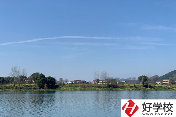 湘西州鳳凰職業(yè)中專是所怎樣的學(xué)校？