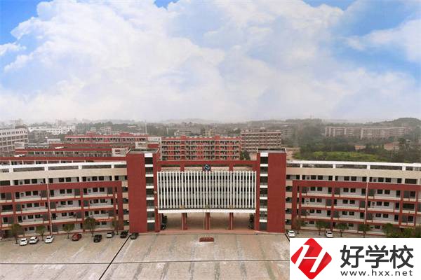 藍山縣職業(yè)中等專業(yè)學(xué)校是公辦學(xué)校嗎？有什么專業(yè)？
