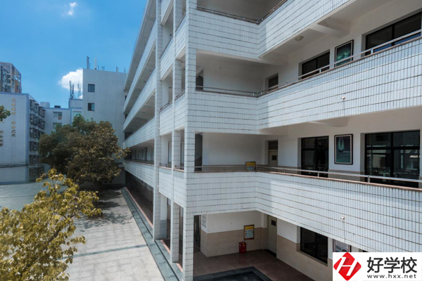 長(zhǎng)沙建筑工程學(xué)校教學(xué)樓