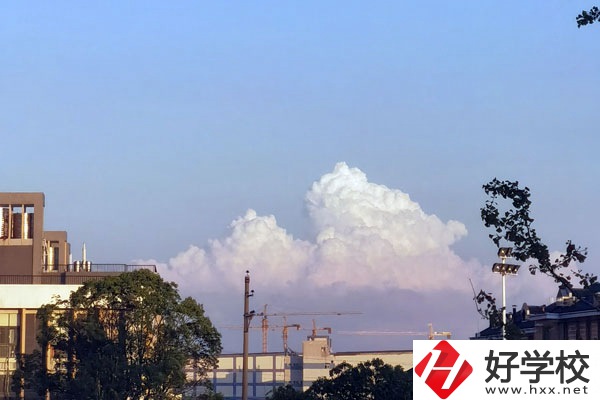 株洲鐵路機(jī)電職業(yè)技術(shù)學(xué)校怎么樣？是公立的還是私立的？