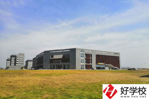 湖南吉利汽車職業(yè)技術(shù)學(xué)院有哪些五年制專業(yè)？