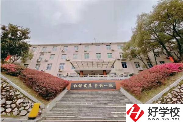 長(zhǎng)沙有哪些中專接收轉(zhuǎn)學(xué)生？轉(zhuǎn)學(xué)后可以換專業(yè)嗎？