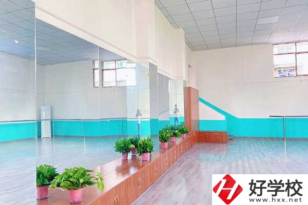 婁底市藝術(shù)職業(yè)學(xué)院有哪些專業(yè)？學(xué)費(fèi)是多少？