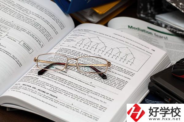 湘潭工業(yè)貿(mào)易中等專(zhuān)業(yè)學(xué)校怎么樣？在哪里？