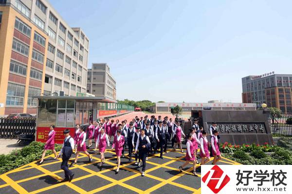 長(zhǎng)沙涉外旅游職業(yè)中專的藝術(shù)設(shè)計(jì)與制作專業(yè)怎么樣？
