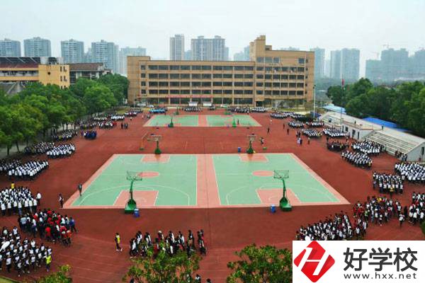 想在婁底上重點中專學(xué)校，這所學(xué)校值得一看