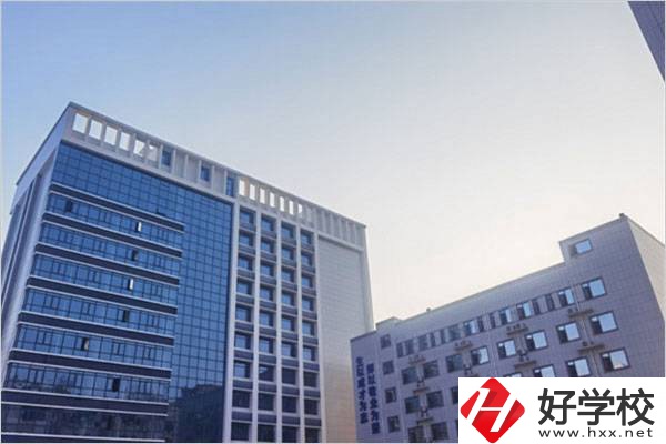 湖南辦學(xué)條件好的民辦技校有哪些？學(xué)費(fèi)多少錢一年？