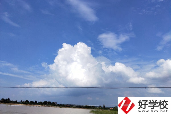 婁底市衛(wèi)生學(xué)校有哪些專業(yè)？就業(yè)方向如何？