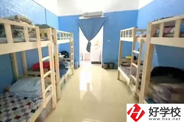 湖南省體育運(yùn)動(dòng)學(xué)校的辦學(xué)條件怎么樣？