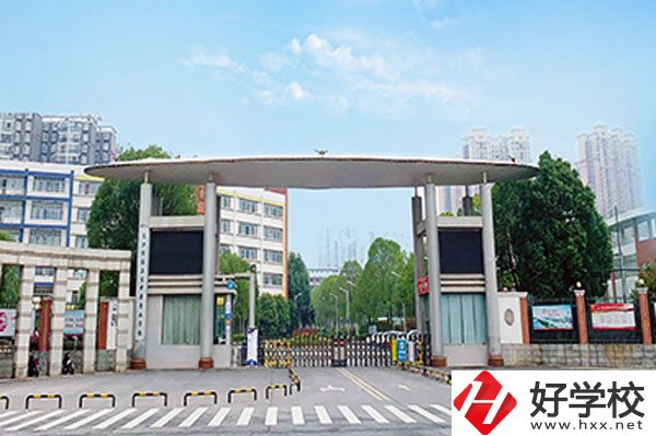 長沙博雅衛(wèi)生中等專業(yè)學(xué)校師資強嗎？設(shè)備完善嗎？