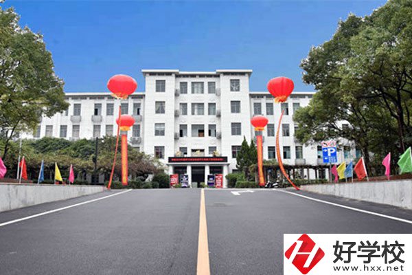 湘潭鋼鐵職業(yè)中等專業(yè)學(xué)校大門