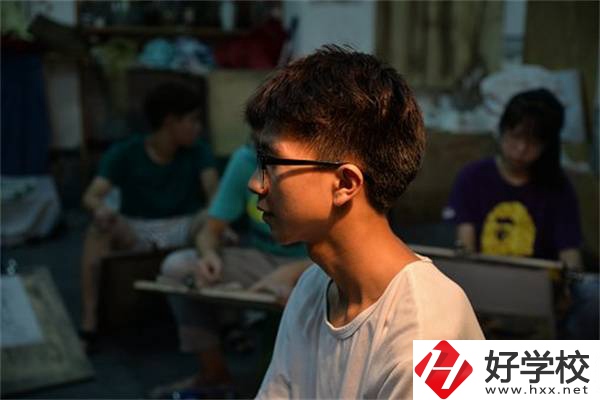 湖南職業(yè)高考簡單嗎？考試都考些什么內(nèi)容？
