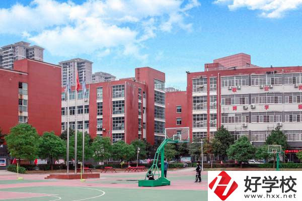 長沙中部鐵路航空中等職業(yè)學(xué)校有哪些特色專業(yè)？